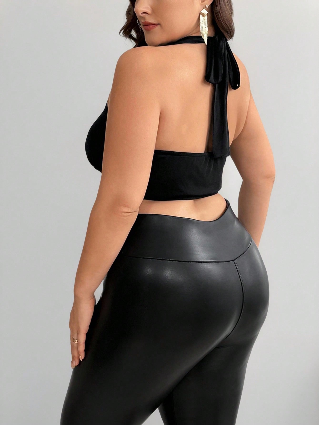 سترة أنيقة جديدة على الطراز ال - مراجعة Halter Neck Top وسعره