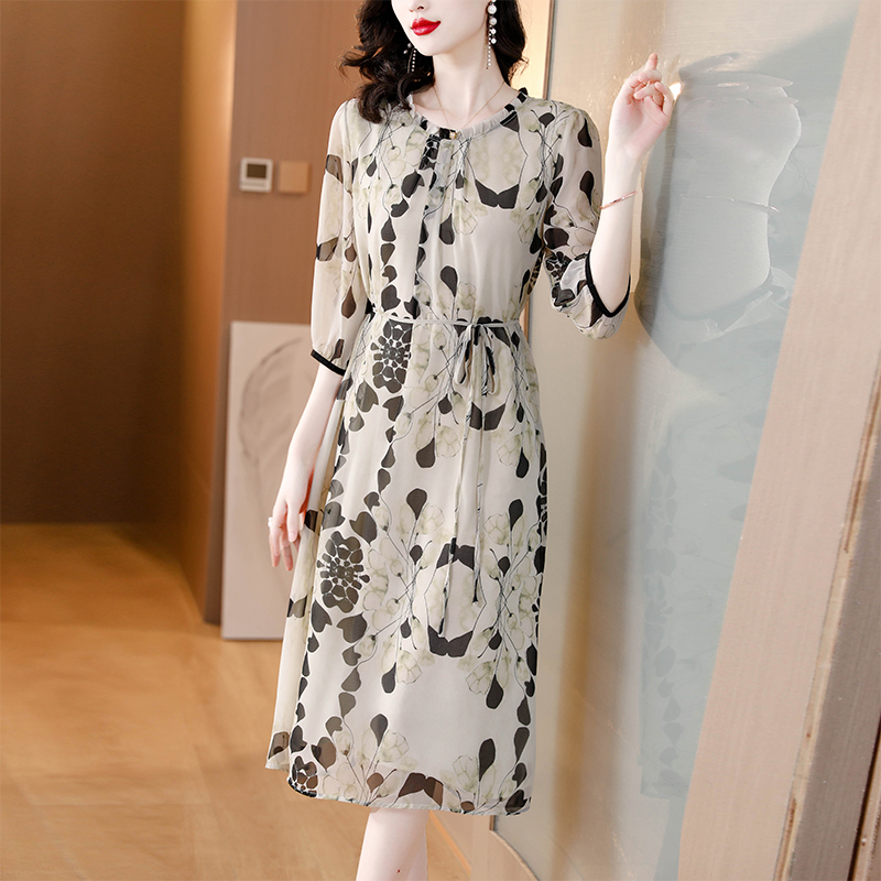 فستان صيفي ميدي أبيض من الحرير - مراجعة Sundress Midi Floral وسعره