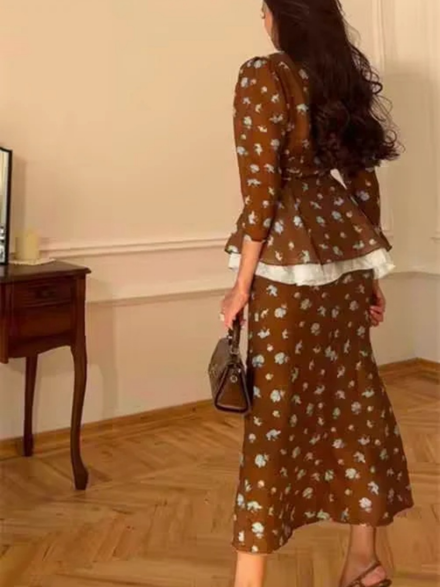 طقم صيفي جديد للنساء: تنورة مي - مراجعة Halter Neck Top وسعره