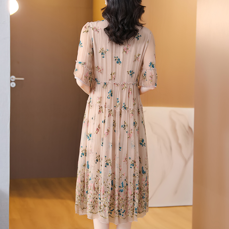 فستان متوسط الطول مطرز من الحر - مراجعة Sundress Midi Floral وسعره